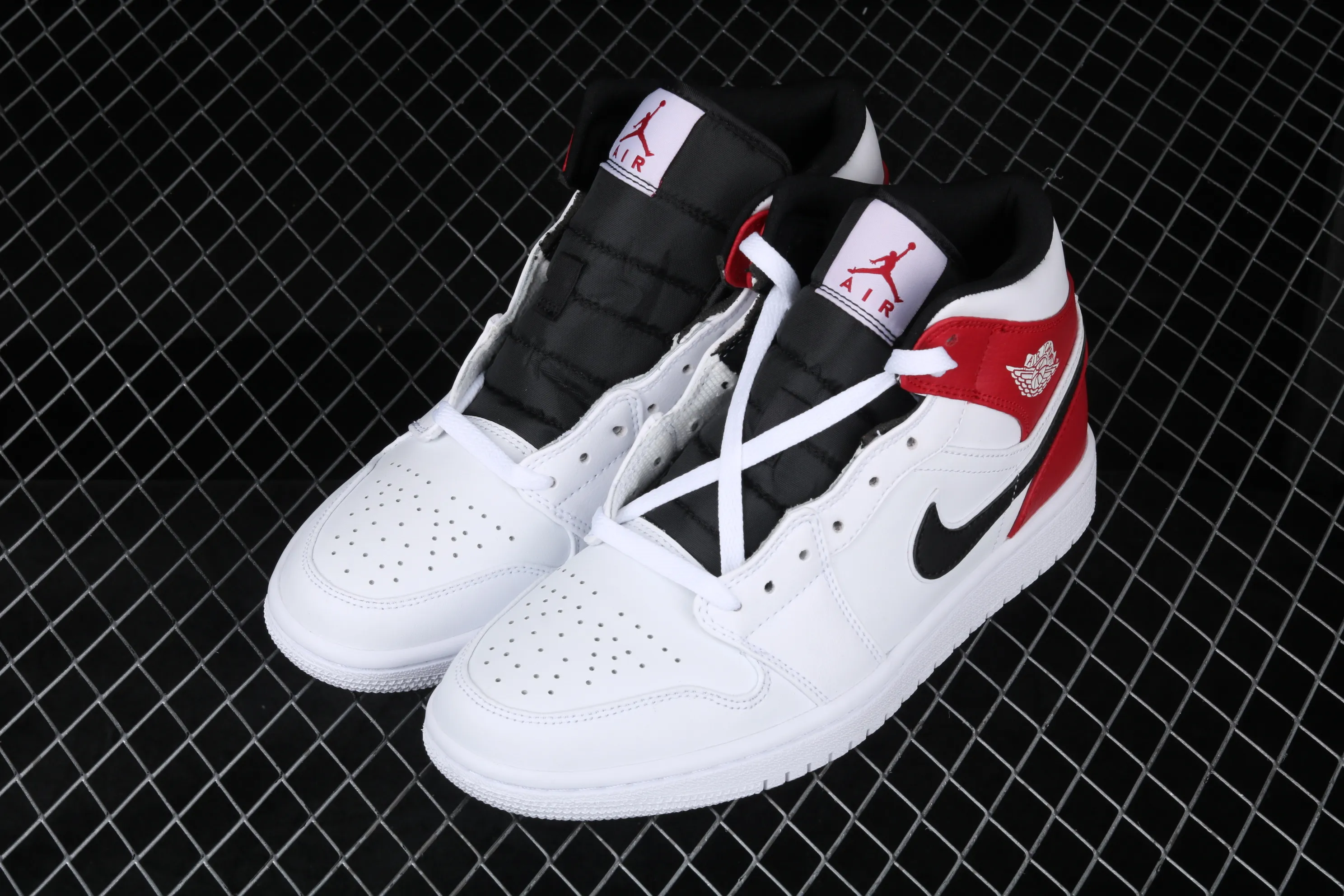 All categories Air Jordan Jordan series basketball shoes Air Jordan 1 Mid Air Jordan 1 Mid AJ1 Joe 1 "Little Chicago" basketball shoes full toe layer authentic 554724-116